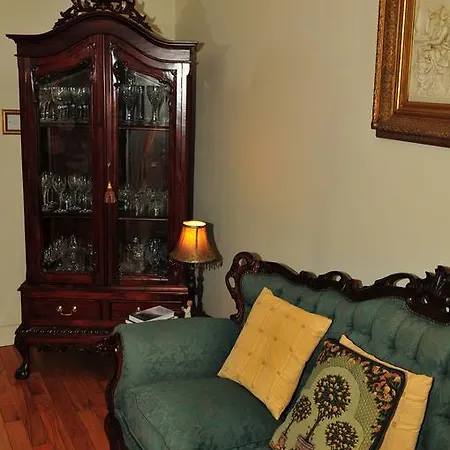 Bed and breakfast Killererin House