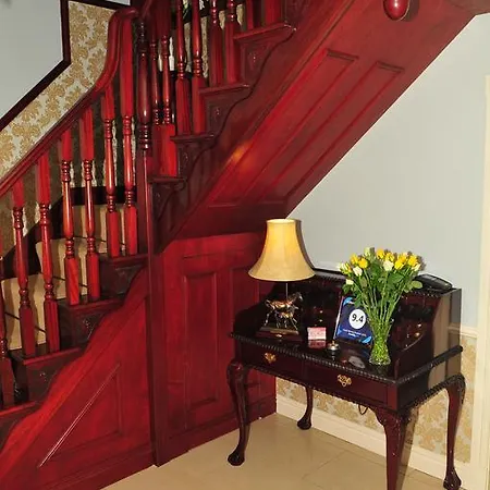 Bed and breakfast Killererin House